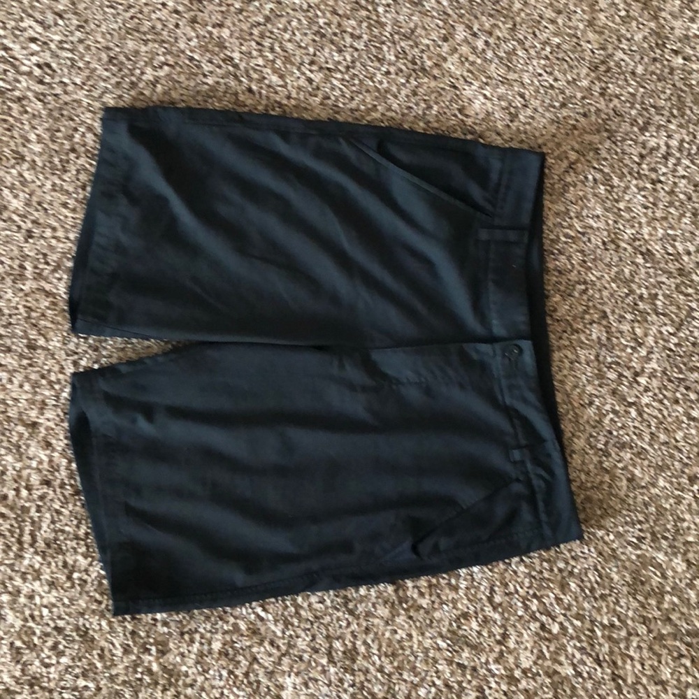 Men’s black golf shorts